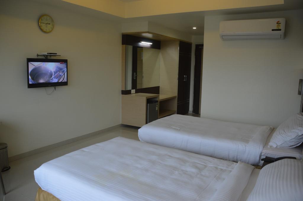 Swagath Grand Suchitra Hotel Hyderabad Room photo